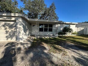 2421 N 57th Terrace in Hollywood, FL - Foto de edificio - Building Photo