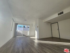 641 Normandie Ave in Los Angeles, CA - Building Photo - Building Photo