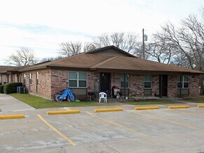 700 S Main St in Venus, TX - Building Photo - Building Photo