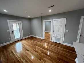 15 Harold St, Unit 2 in Somerville, MA - Foto de edificio - Building Photo