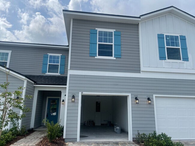 property at 40 Pinebury Ln