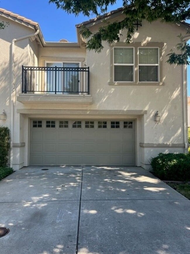property at 3301 N Park Dr