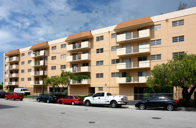 Brickell Roads in Miami, FL - Building Photo - Building Photo