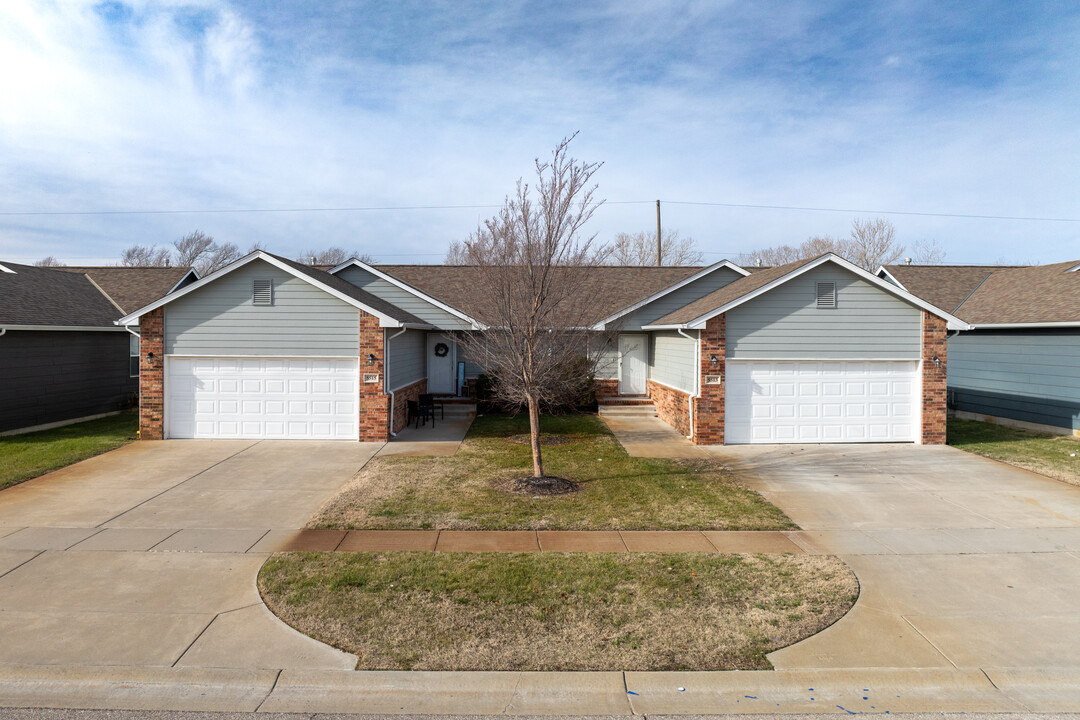 Lakeside Townhomes in Wichita, KS - Building Photo
