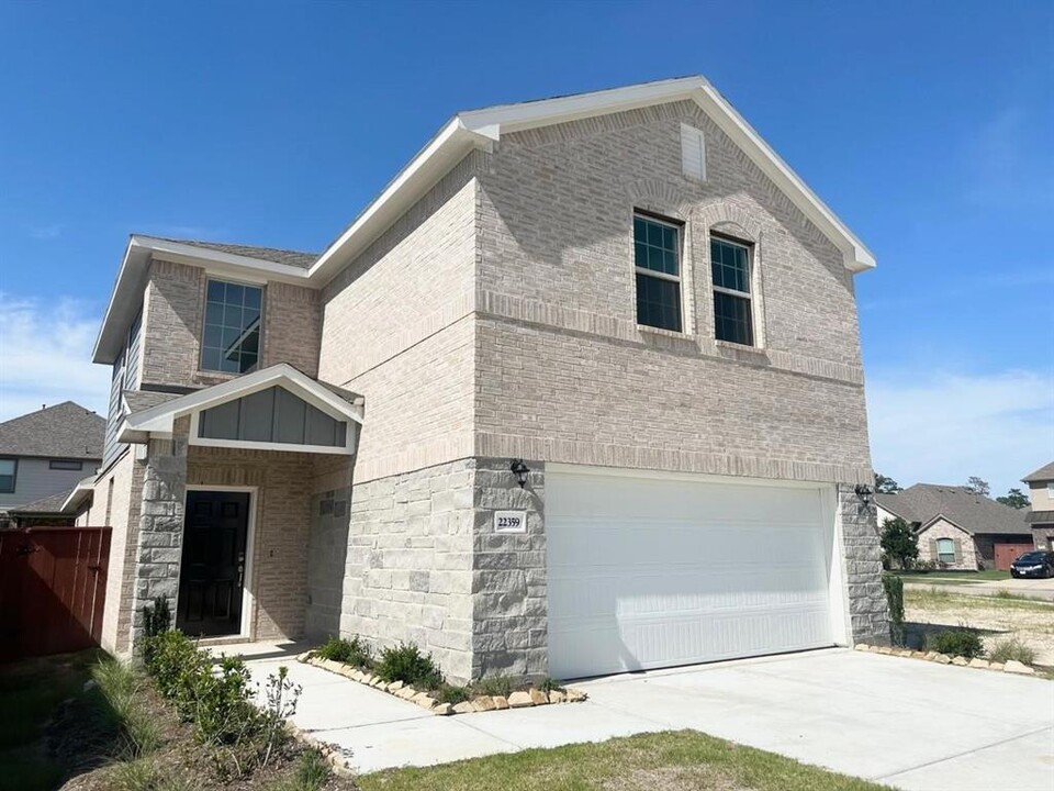 22359 Auburn Cabin Ln in Porter, TX - Building Photo