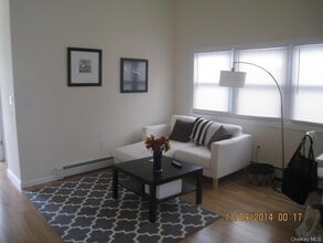 82 California St in Long Beach, NY - Building Photo - Building Photo