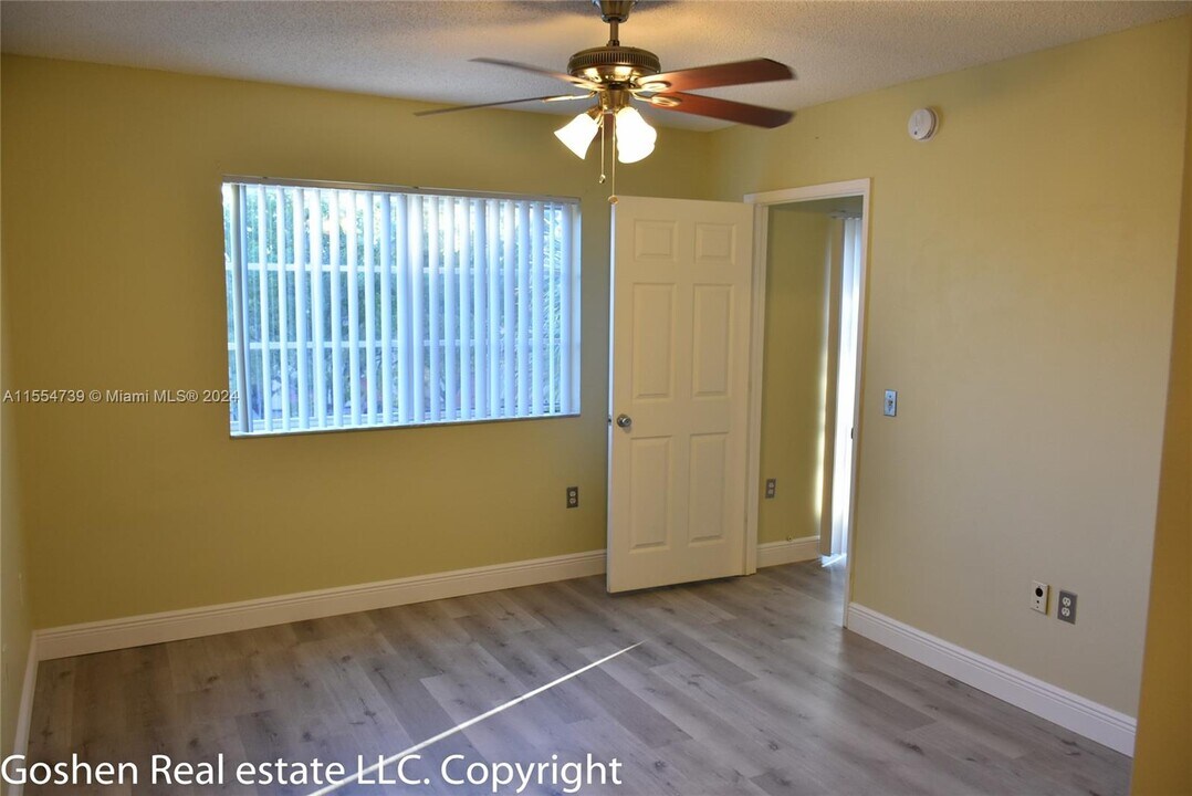 2496 Centergate Dr, Unit 305 in Miramar, FL - Building Photo