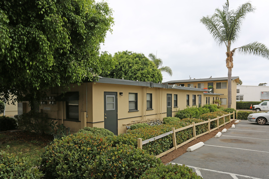 2775 Roosevelt St in Carlsbad, CA - Building Photo