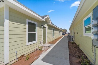 222 W Mahl St in Edinburg, TX - Building Photo - Building Photo