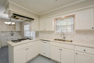 5827 Lodge Creek Dr in Houston, TX - Building Photo - Building Photo