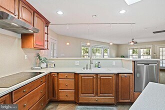 2918 Glenvale Dr in Fairfax, VA - Building Photo - Building Photo