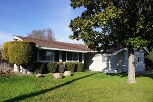 1499 Hillsdale Ave in San Jose, CA - Building Photo