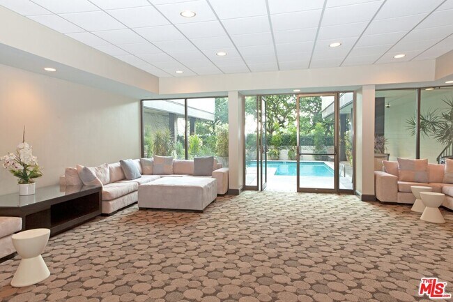 9000 Cynthia St in West Hollywood, CA - Building Photo - Building Photo