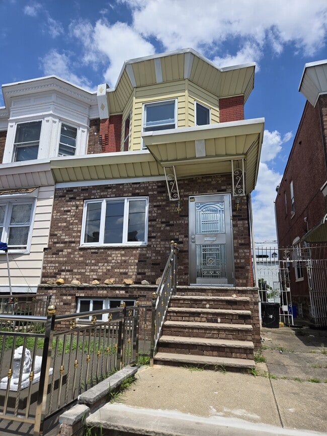 property at 911 S 54th St