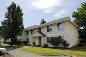 Harmony Court Apartments in Milwaukie, OR - Building Photo - Building Photo