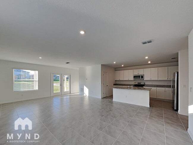 6785 Branham Mill Ct in Zephyrhills, FL - Building Photo - Building Photo