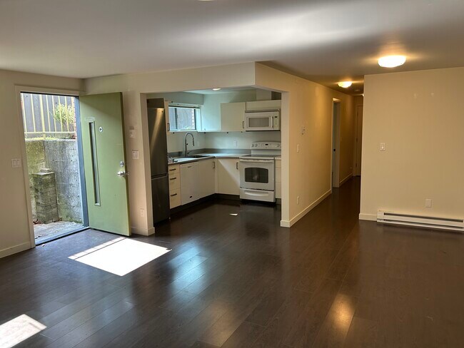 1327 E Howell St, Unit 1327 in Seattle, WA - Building Photo - Building Photo