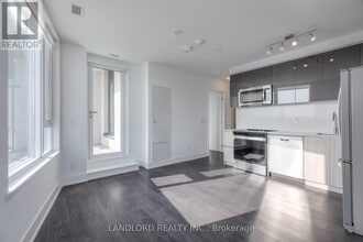 3100 Keele St in Toronto, ON - Building Photo - Building Photo