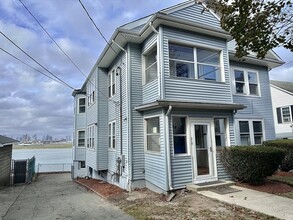 215 Court Rd-Unit -2 in Winthrop, MA - Foto de edificio - Building Photo