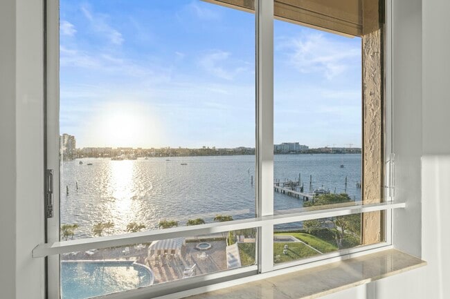 150 Bradley Pl in Palm Beach, FL - Building Photo - Building Photo