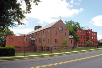 Clare Court in Bordentown, NJ - Building Photo - Building Photo