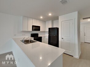 205 Poplar Pl in Wilmer, TX - Building Photo - Building Photo