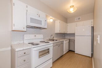 Brookwood Apartments in Tulsa, OK - Building Photo - Interior Photo