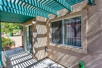 5237 Steinbrenner Ln in Las Vegas, NV - Building Photo - Building Photo