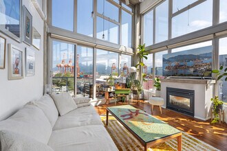 289 Alexander St in Vancouver, BC - Building Photo - Building Photo