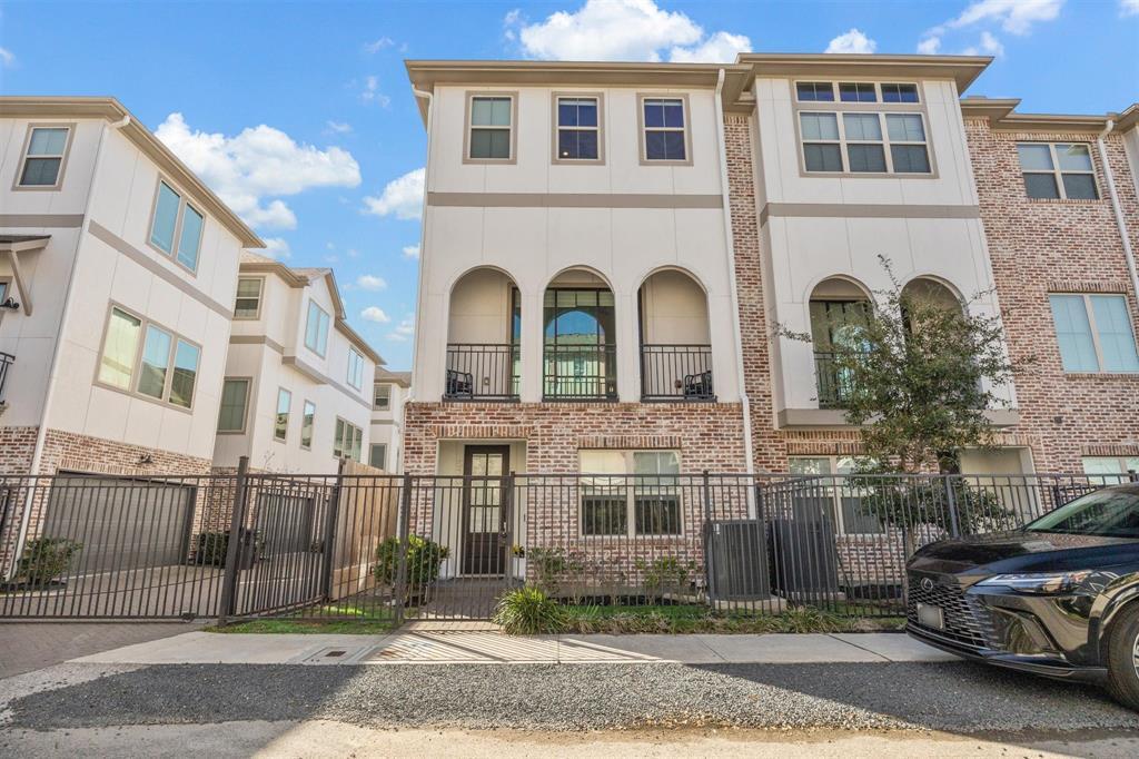 5205 Allen St in Houston, TX - Building Photo