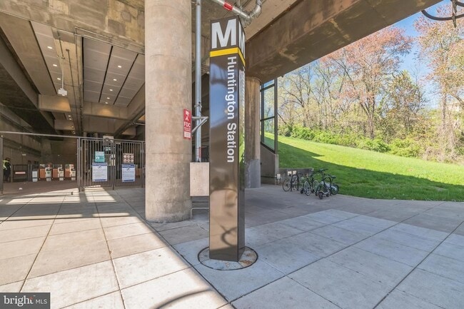 2451 Midtown Ave, Unit 1118 in Alexandria, VA - Building Photo - Building Photo