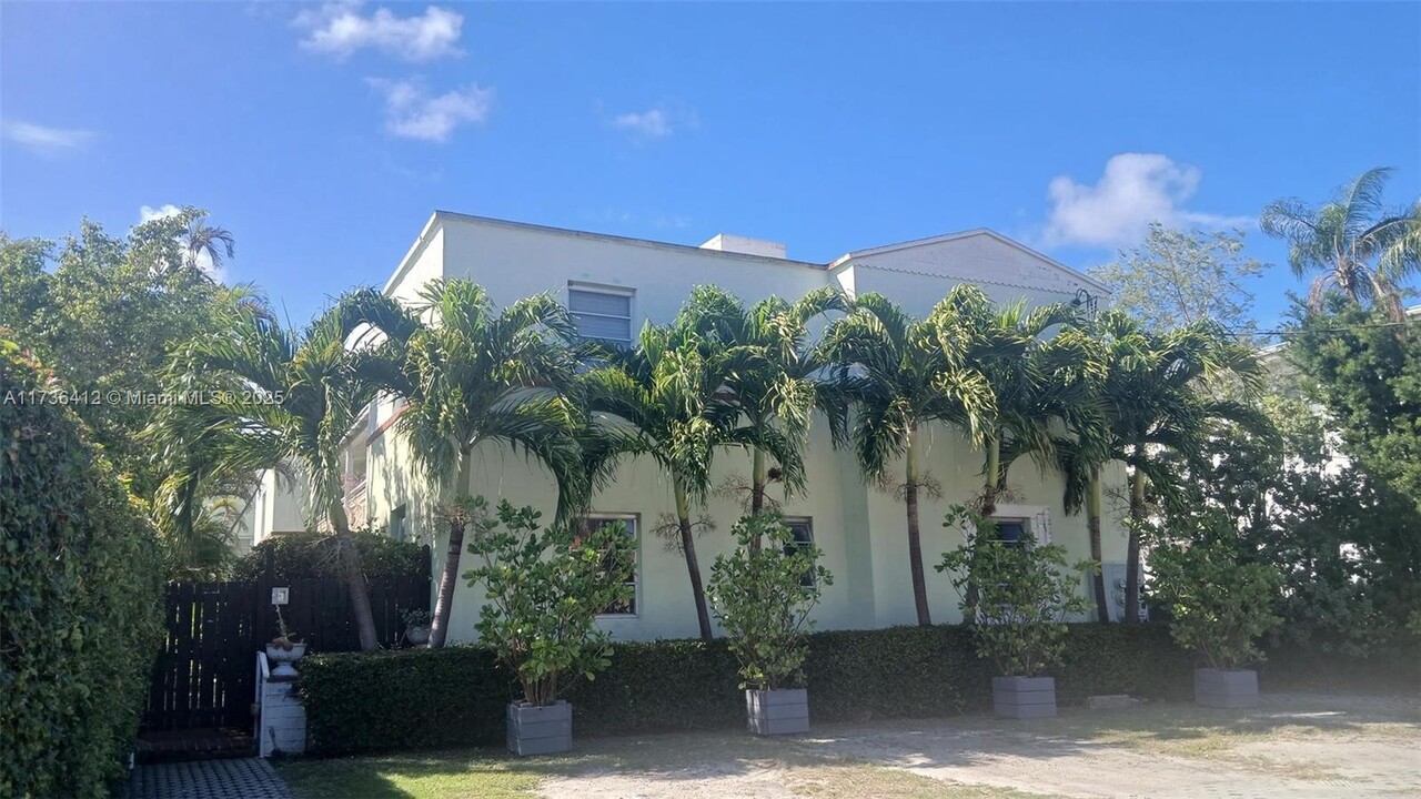 2830 Pine Tree Dr in Miami Beach, FL - Building Photo