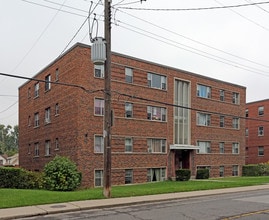 Claremount Court in Hamilton, ON - Building Photo - Building Photo
