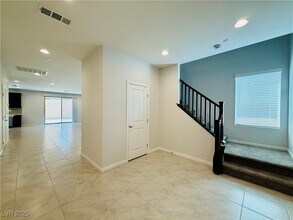 310 La Musica Pl in Henderson, NV - Foto de edificio - Building Photo