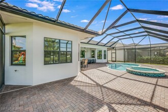 4549 Azalea Dr in Naples, FL - Foto de edificio - Building Photo