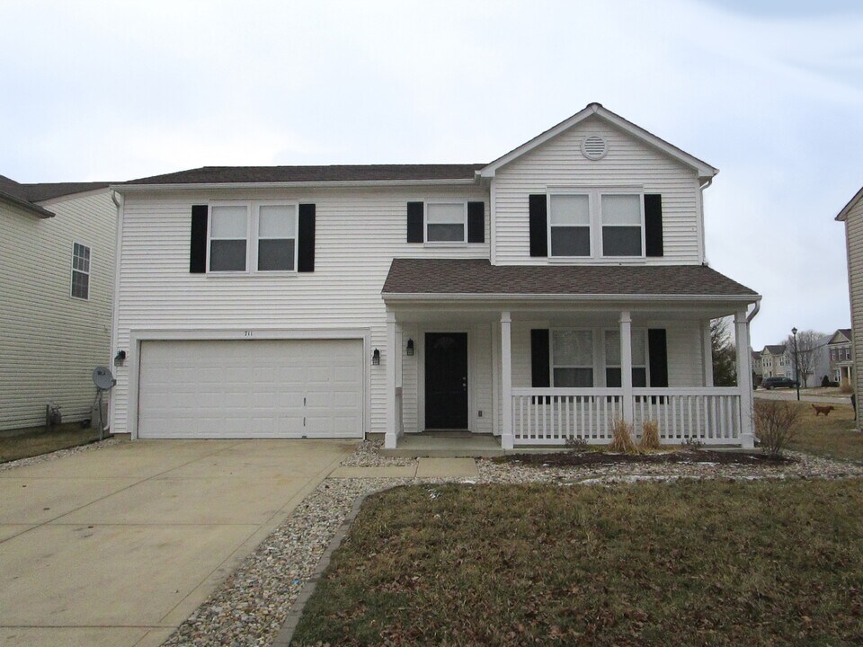 711 Thornwood Ct in Avon, IN - Building Photo