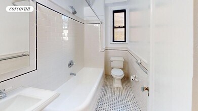 210 E 68th St in New York, NY - Building Photo - Building Photo
