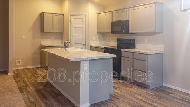893 N Bowknot Lake Ave in Star, ID - Building Photo - Building Photo