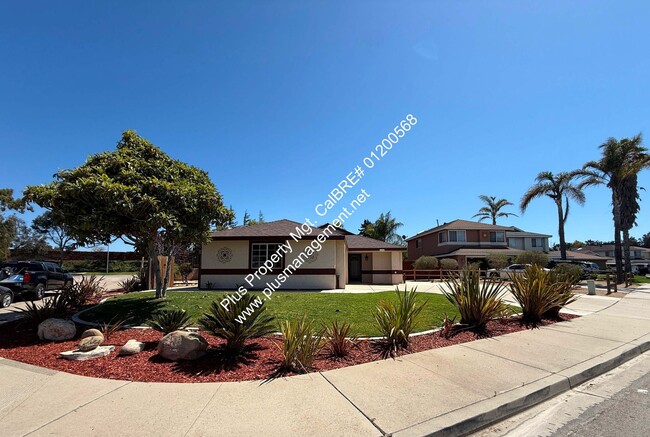 4158 Whispering Pines Dr in Santa Maria, CA - Foto de edificio - Building Photo