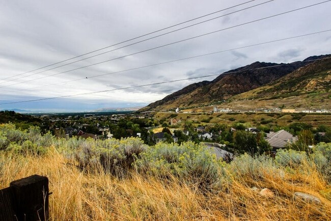 3300 East Fort Union Blvd, Unit 205 in Cottonwood Heights, UT - Building Photo - Building Photo