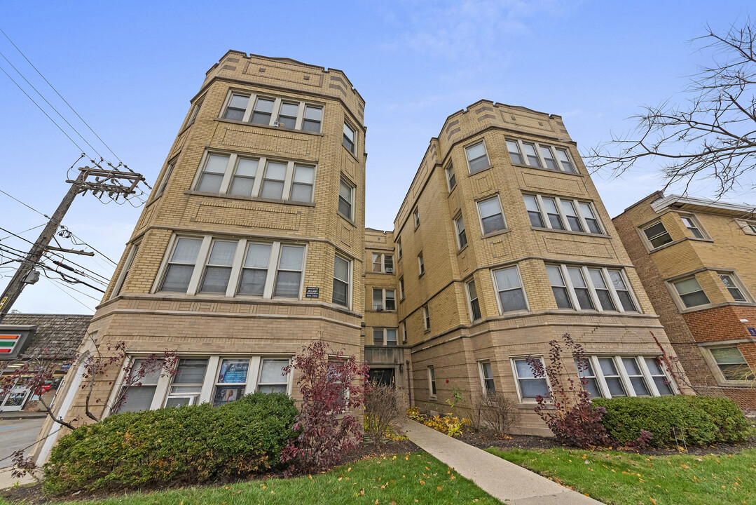 5615 N Kimball Ave, Unit 18-2A in Chicago, IL - Building Photo