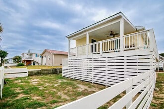 318 31st Ave N in North Myrtle Beach, SC - Building Photo - Building Photo