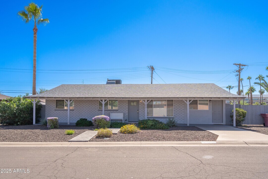 7405 E Almeria Rd in Scottsdale, AZ - Building Photo