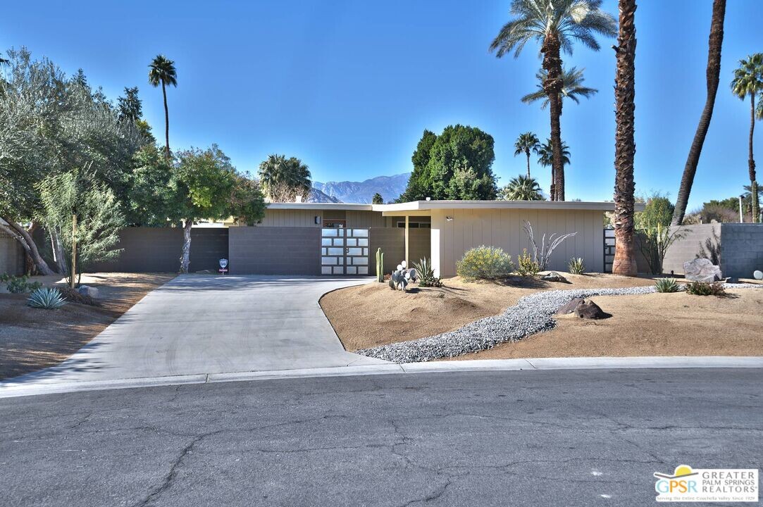 71877 Vista Del Rio in Rancho Mirage, CA - Foto de edificio
