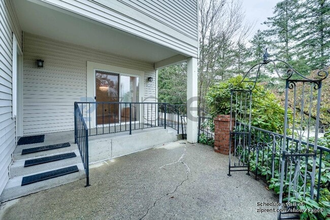 10909 Avondale Rd NE in Redmond, WA - Building Photo - Building Photo