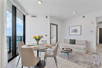 398 NE 5th St, Unit SI ID1240711P in Miami, FL - Foto de edificio - Building Photo