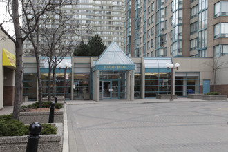 Enfield Place in Mississauga, ON - Building Photo - Building Photo