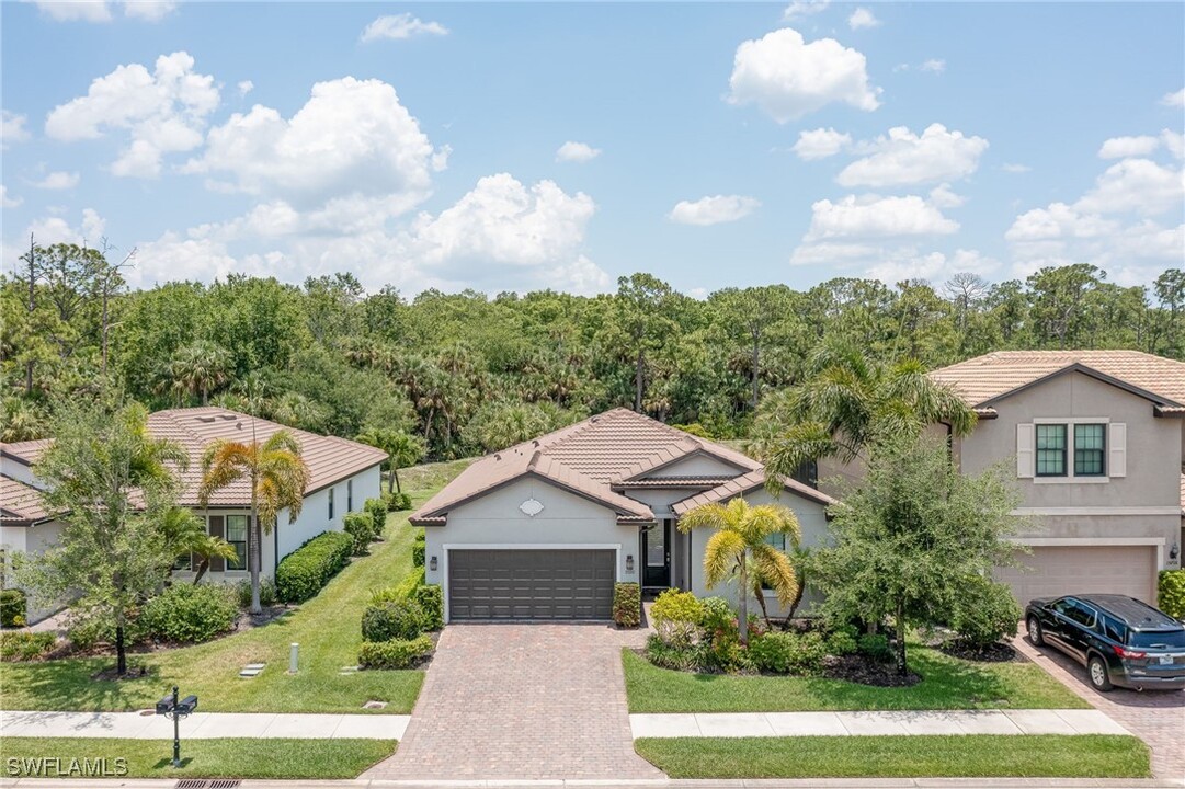 15720 Angelica Dr in Alva, FL - Building Photo