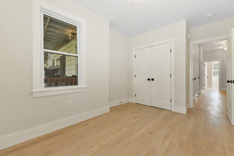 106 Bremen St, Unit 1A in Boston, MA - Building Photo - Building Photo