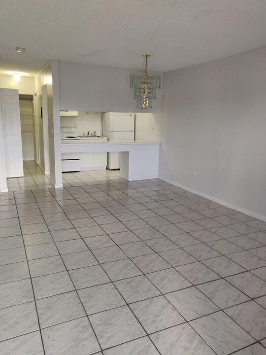 291 NW 177th St in Miami, FL - Building Photo